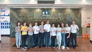 广州美亚对上海水展期间表现优秀的员工进行表彰